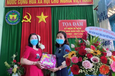 HỌP MẶT CHIA TAY CÔ BÔNG VỀ HƯU